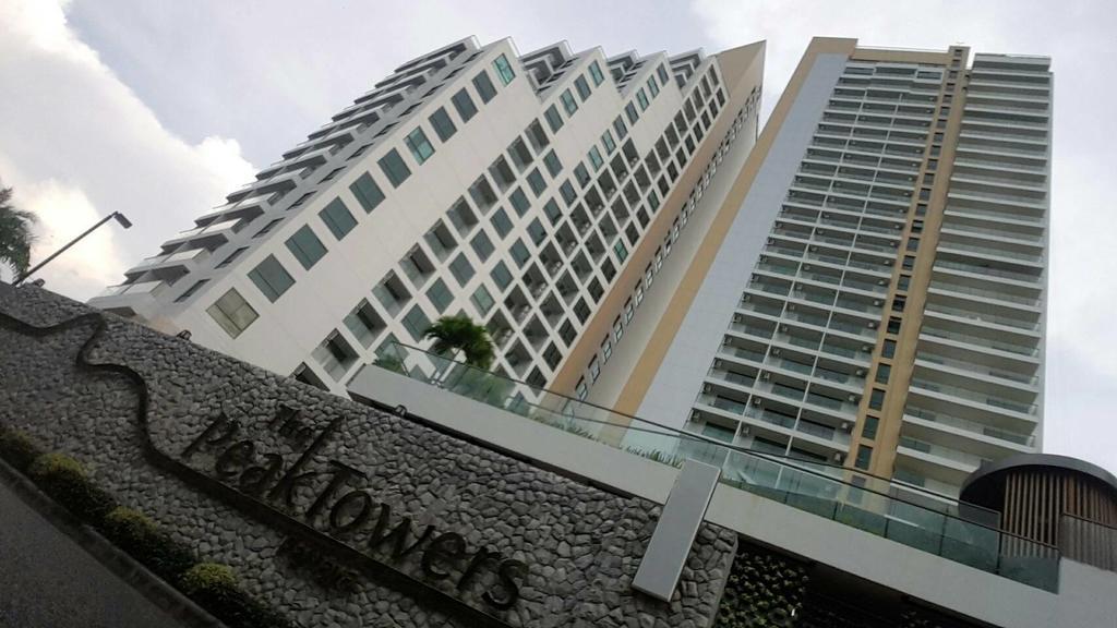 Peak Tower In Phatumnak Pattaya Exteriör bild