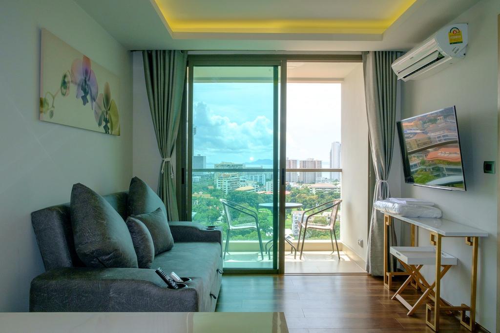 Peak Tower In Phatumnak Pattaya Exteriör bild