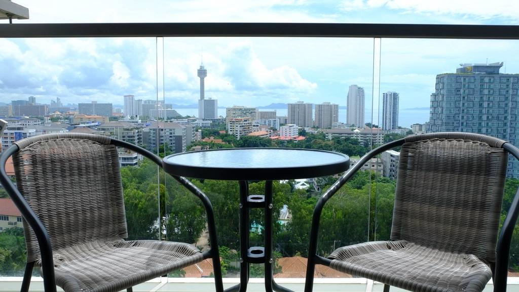 Peak Tower In Phatumnak Pattaya Exteriör bild