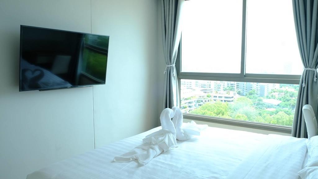 Peak Tower In Phatumnak Pattaya Exteriör bild